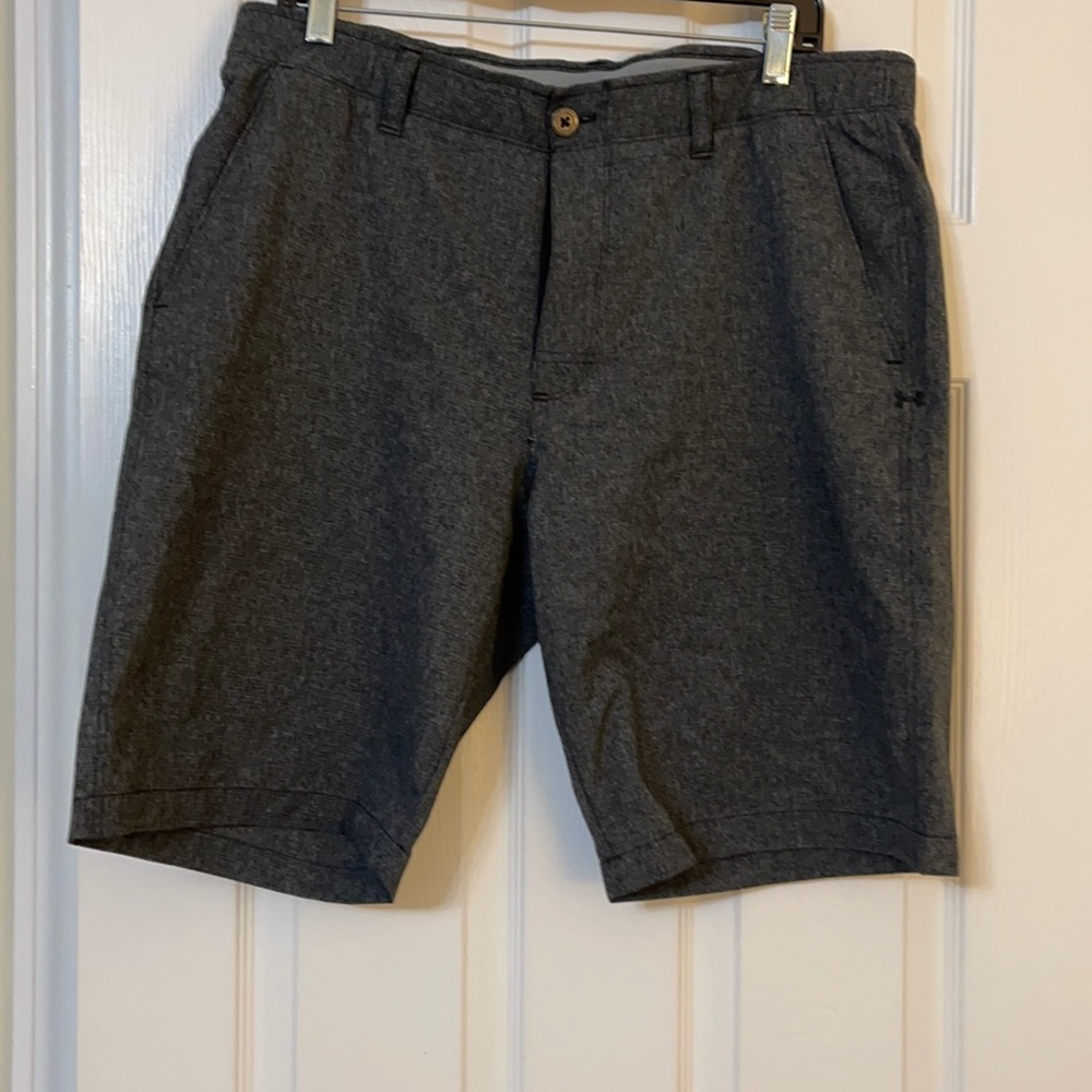 Men’s under Armour golf shorts